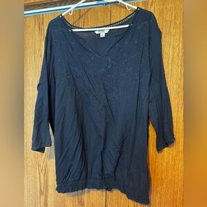 Women’s Old Navy brand size 3XL navy blue v-neck blouse with 3/4 sleeves.